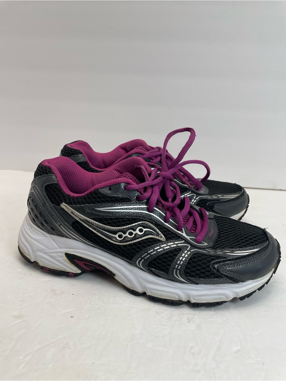 Saucony Oasis Women’s Size 8 running shoes sneakers
